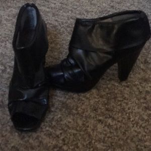 Kenneth Cole reaction peep toe cuff heels